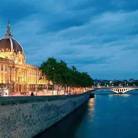 T2 Cosy & Spacieux Au Coeur De Monplaisir *